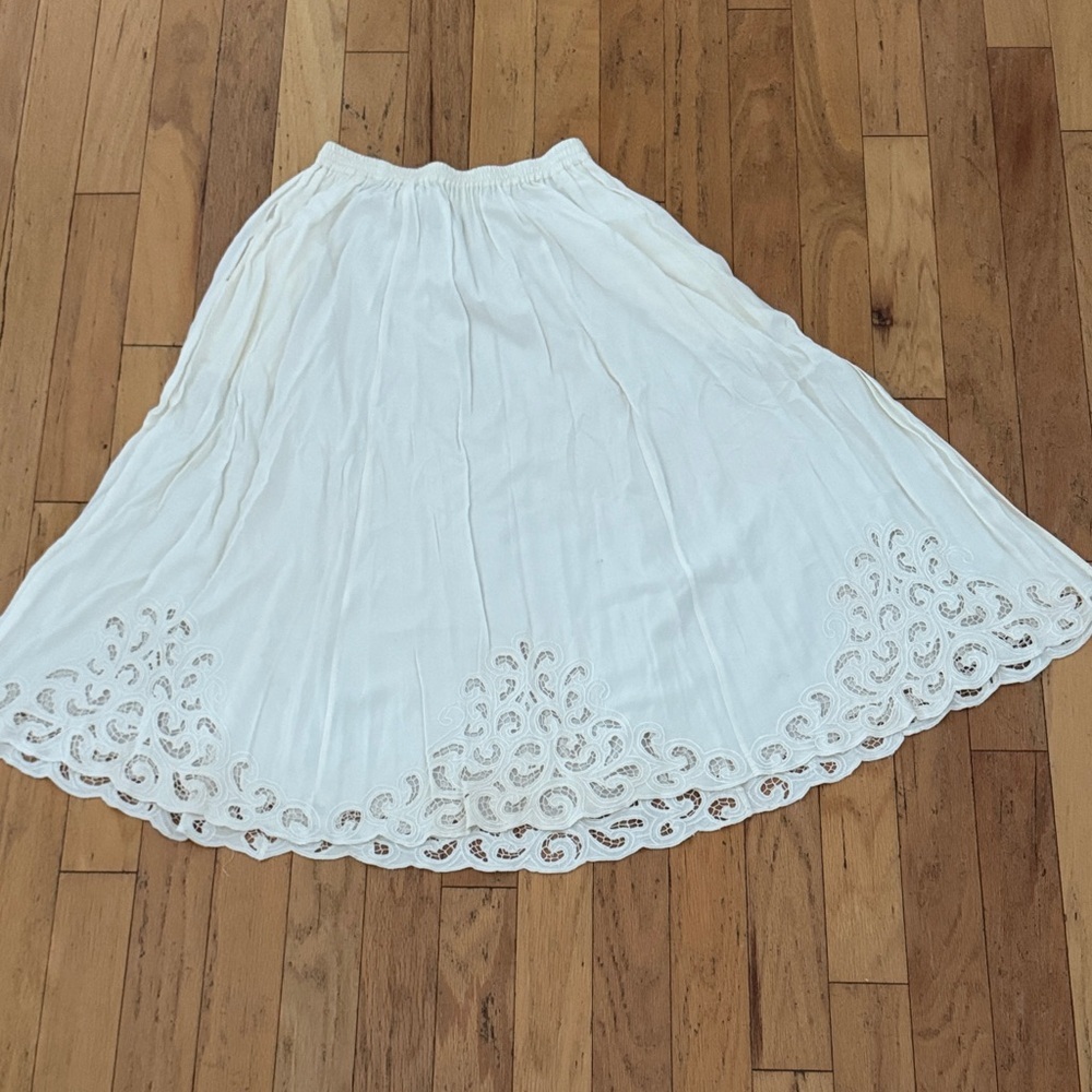 Red’s Threads | Elegant Off White Lace Hem Skirt | Pull On | Vintage | L